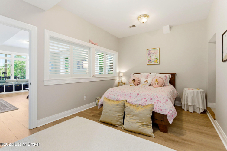 Listing Image 101