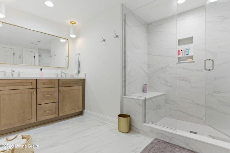 Listing Image 105