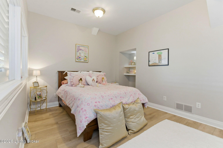 Listing Image 100