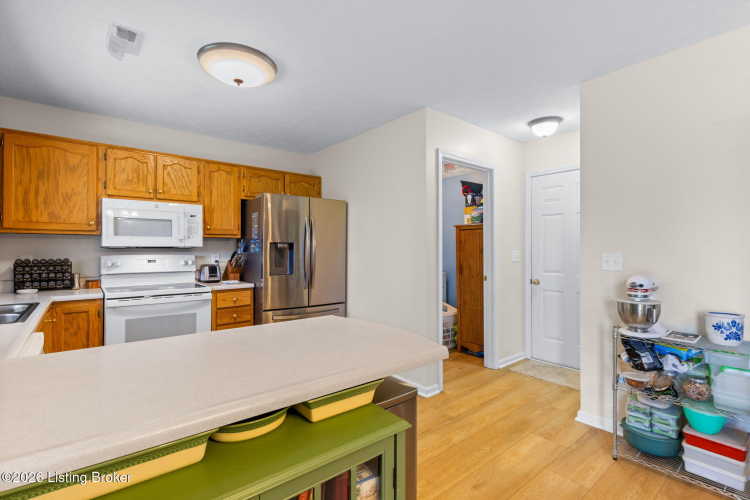 Listing Image 18