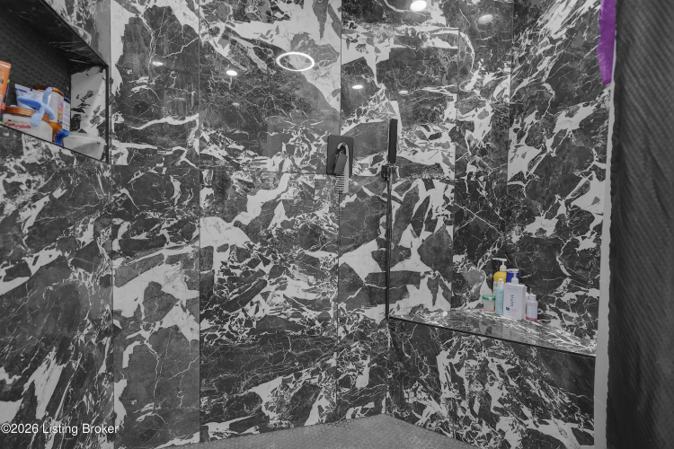 Listing Image 38