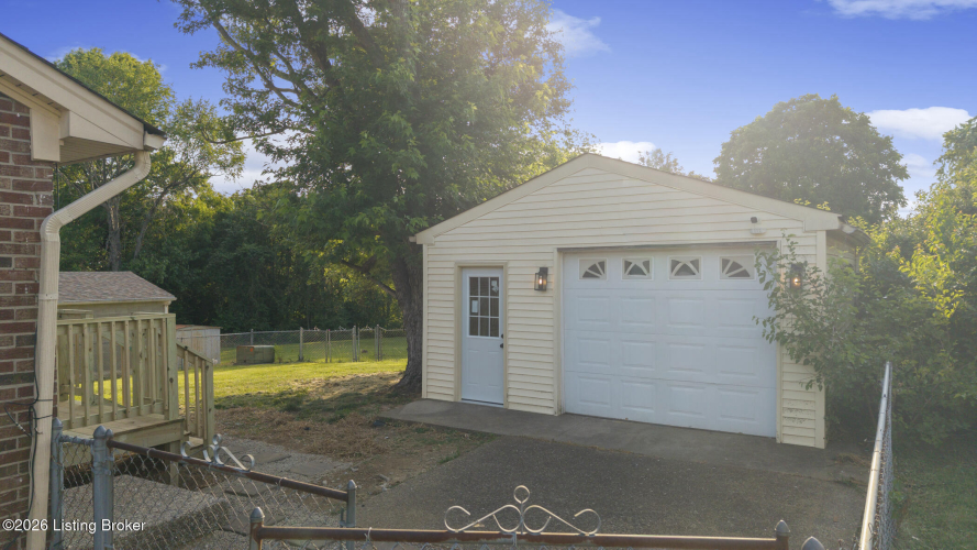 Listing Image 5
