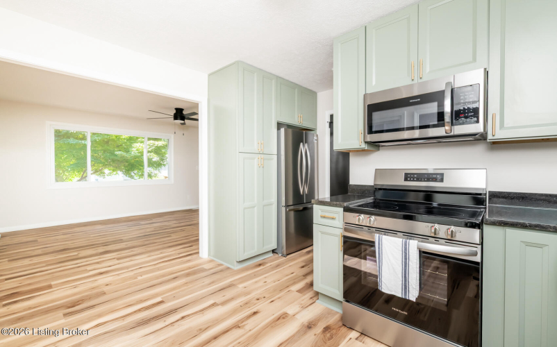 Listing Image 12