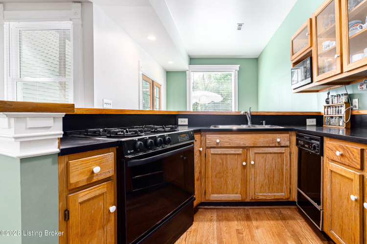 Listing Image 12
