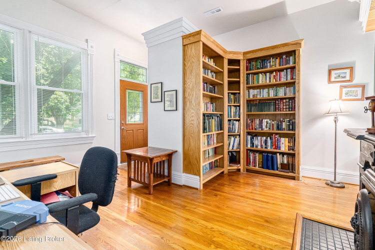 Listing Image 4