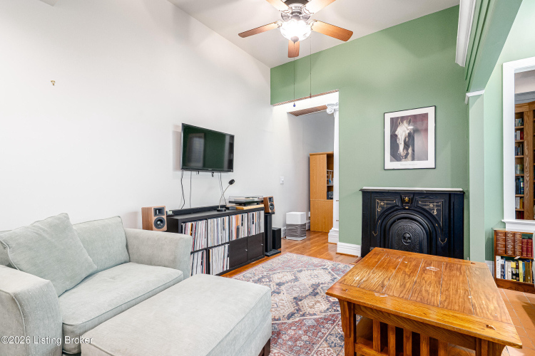 Listing Image 6