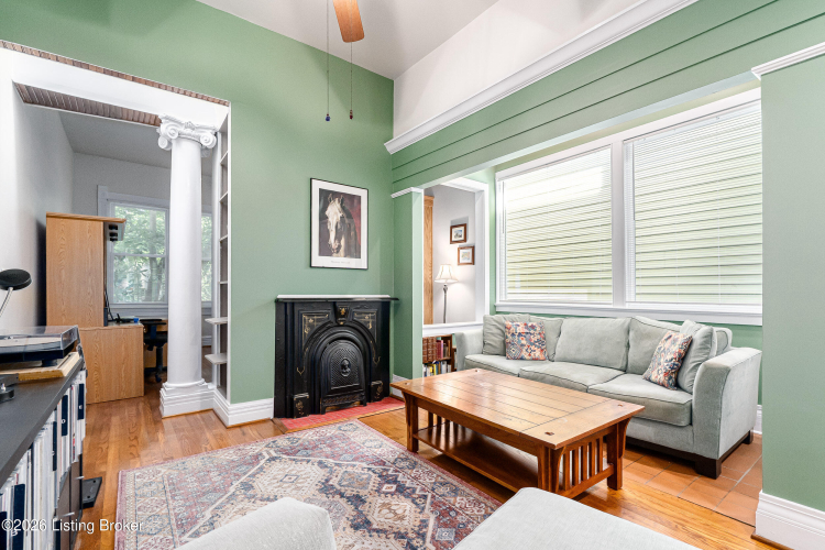 Listing Image 7