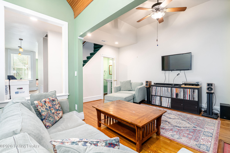 Listing Image 8