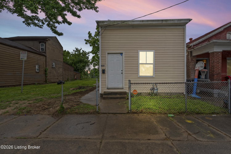Listing Image 3