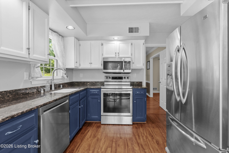 Listing Image 9