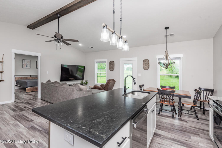 Listing Image 19