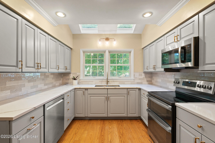Listing Image 16