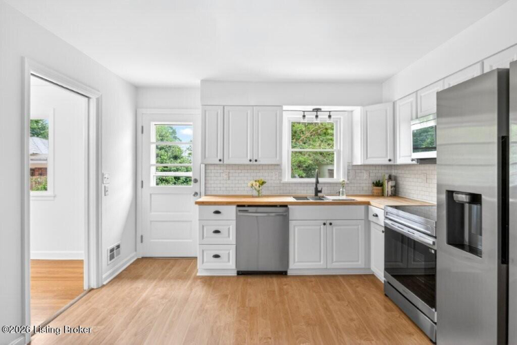Listing Image 12