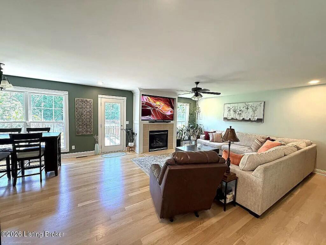 Listing Image 13