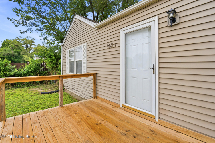 Listing Image 4