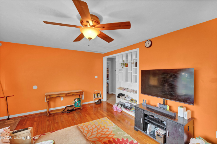 Listing Image 8