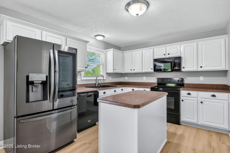 Listing Image 12