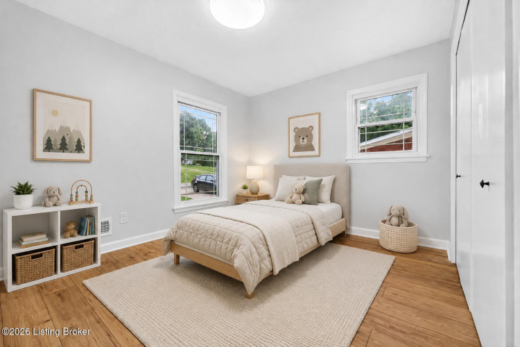 Listing Image 4