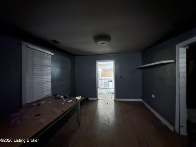 Listing Image 8