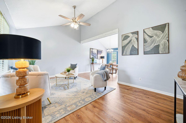 Listing Image 11