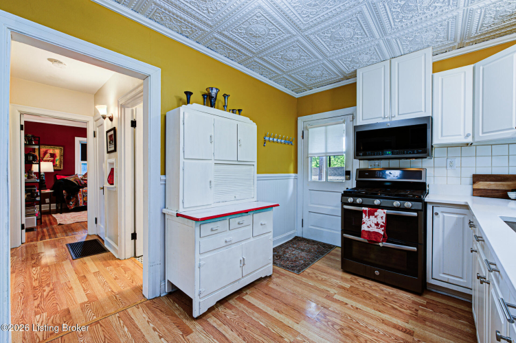 Listing Image 10