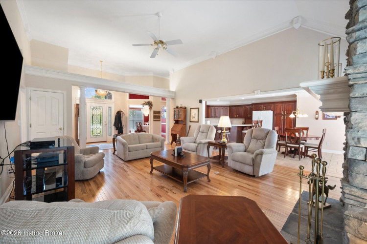 Listing Image 19