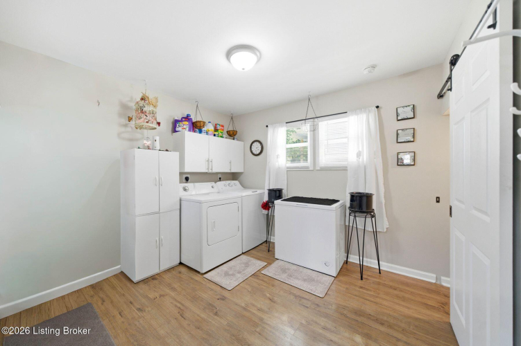 Listing Image 13