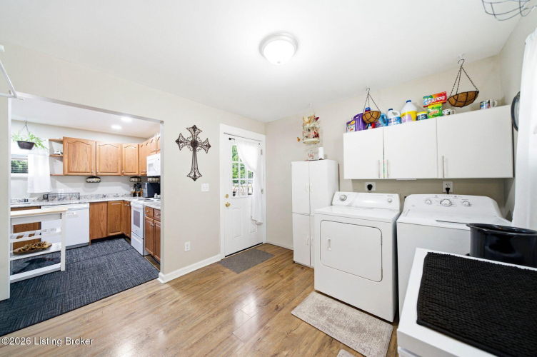 Listing Image 14
