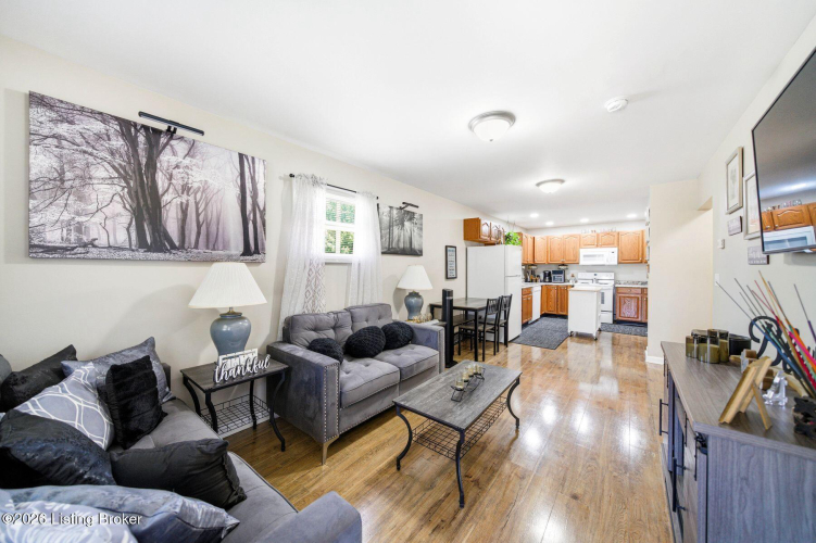 Listing Image 7