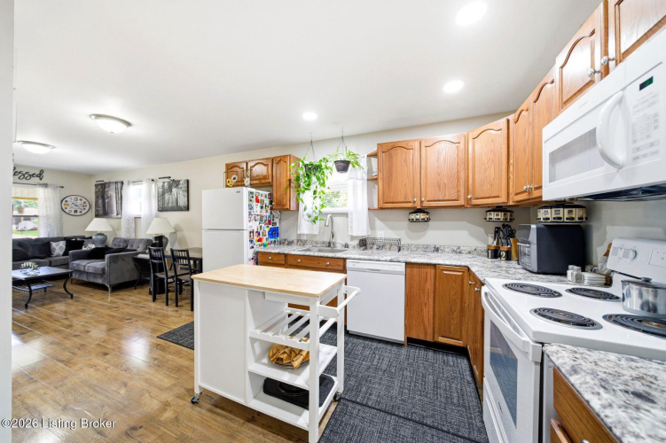 Listing Image 9