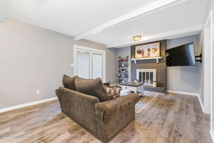 Listing Image 16
