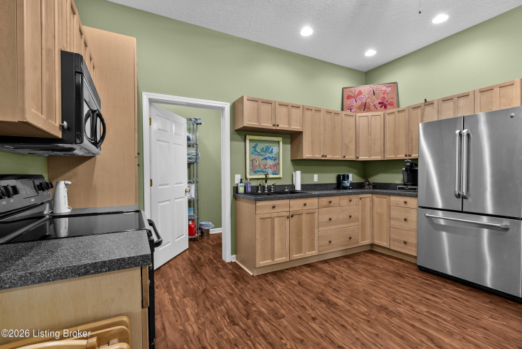 Listing Image 81