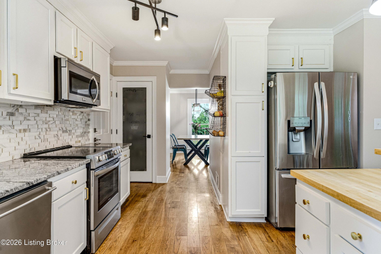 Listing Image 12