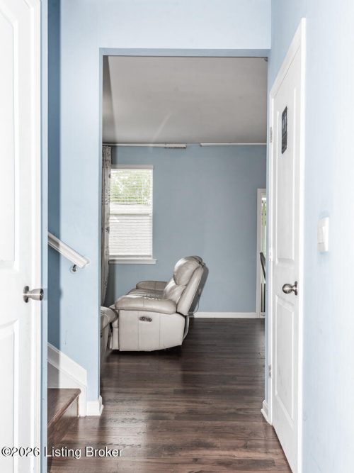 Listing Image 6