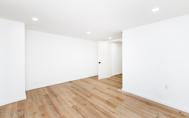 Listing Image 87