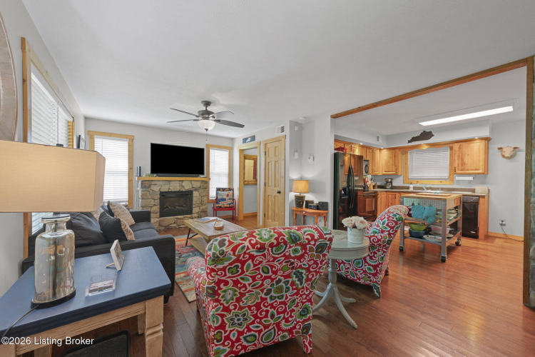 Listing Image 20