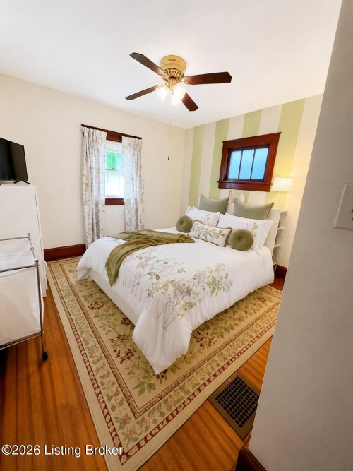 Listing Image 11