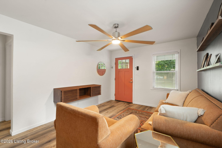 Listing Image 6