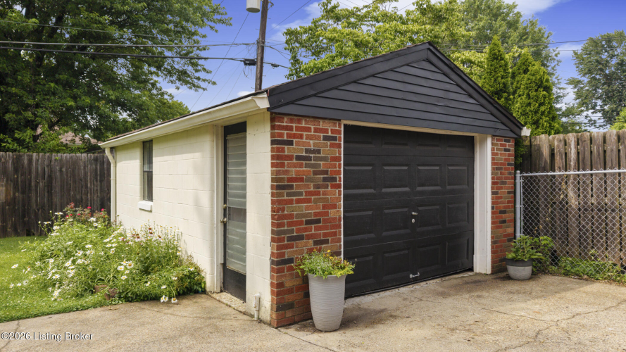 Listing Image 5