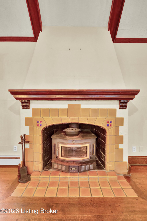 Listing Image 10