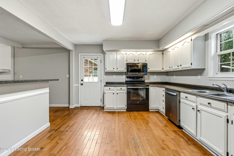 Listing Image 12