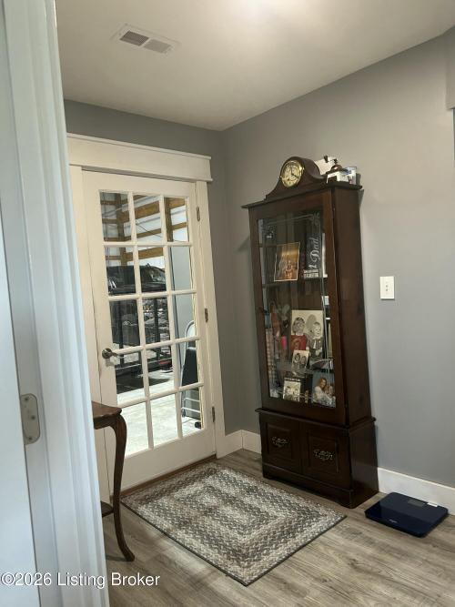 Listing Image 25
