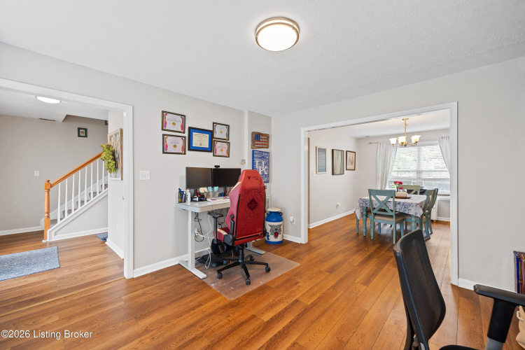 Listing Image 4