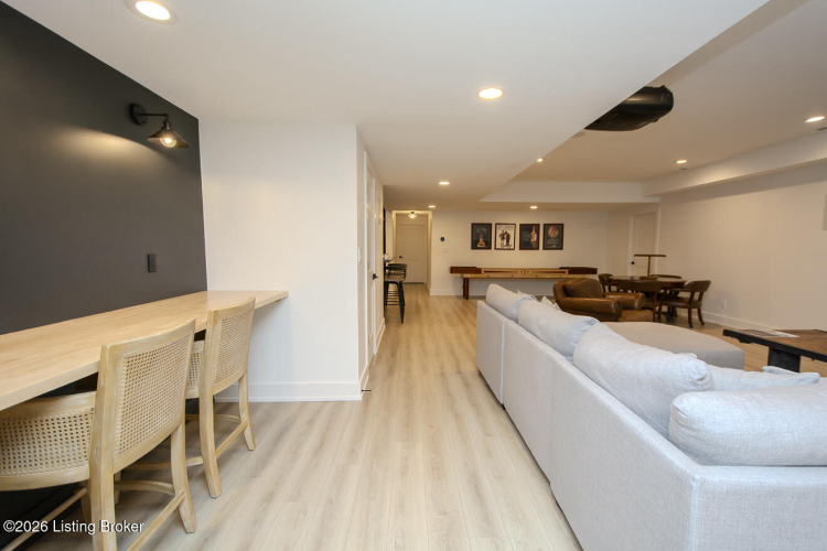 Listing Image 101