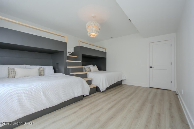 Listing Image 104