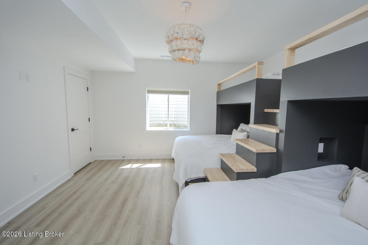 Listing Image 105