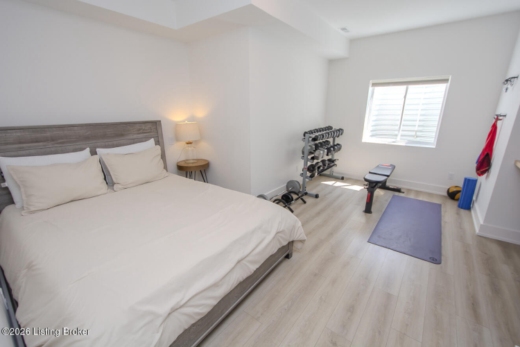 Listing Image 107