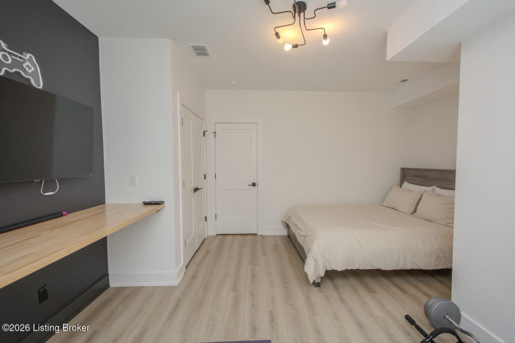 Listing Image 109