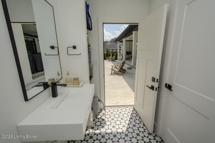 Listing Image 116