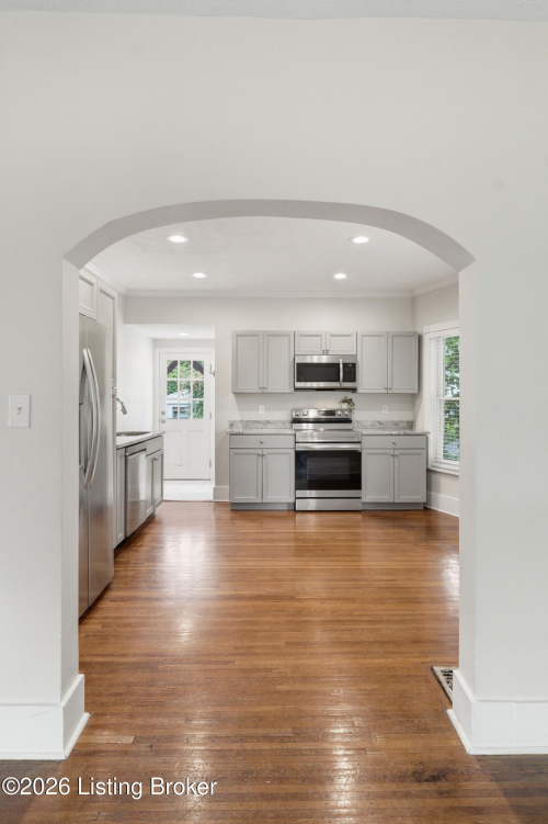 Listing Image 12